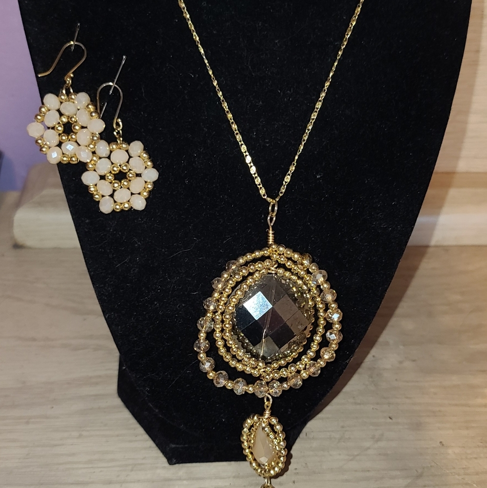 Necklace, earing set